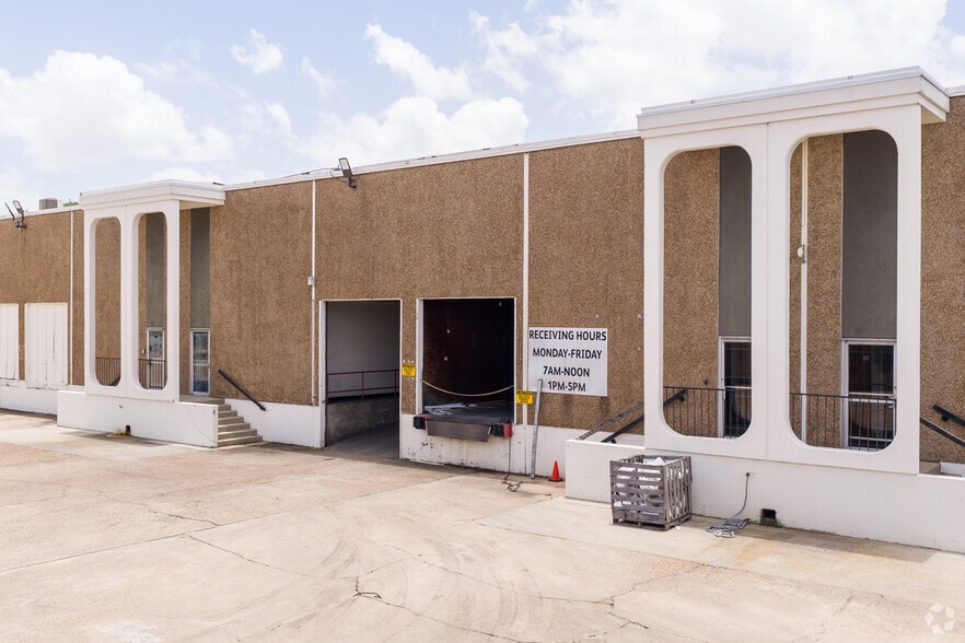 More Photos Of 6855 Wynnwood Ln, Houston Unknown For Lease