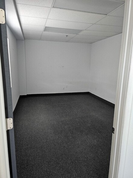 More Photos Of 7927-7939 Red Granite Loop, Colorado Springs Warehouse For Lease