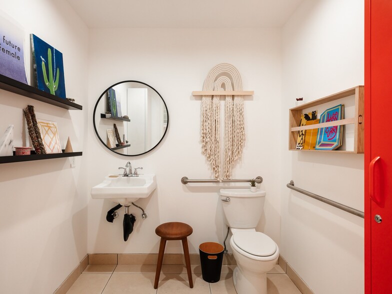 More Photos Of 254-264 N Palm Canyon Dr, Palm Springs Freestanding For Lease