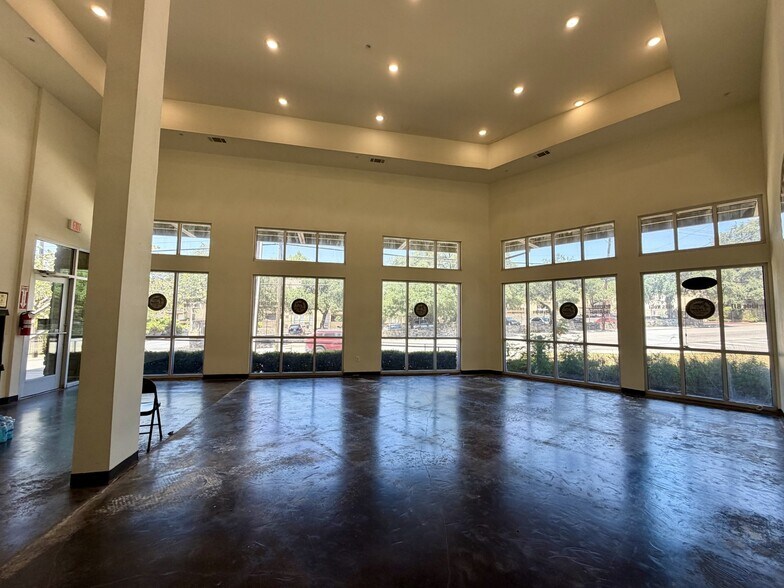 More Photos Of 3230 Hillcrest Dr, Balcones Heights Apartments For Lease
