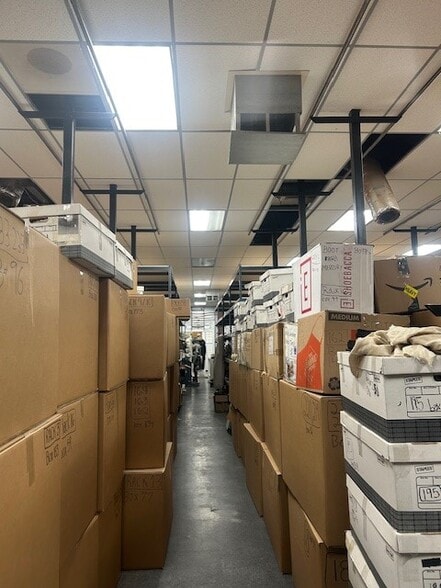More Photos Of 12424 Gladstone Ave, Sylmar Manufacturing For Lease