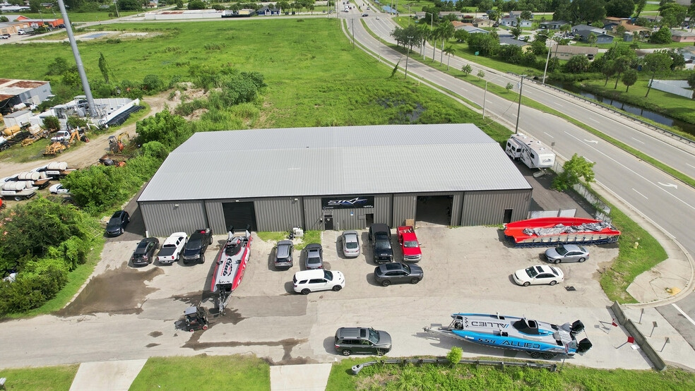 More Photos Of 3535 Dora St, Fort Myers Industrial For Sale
