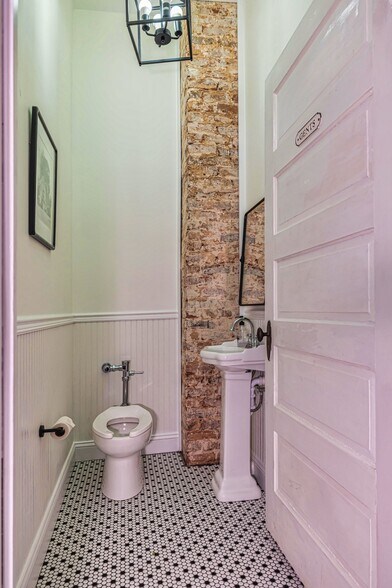 More Photos Of 252 Seavy St, Senoia Hospitality For Sale