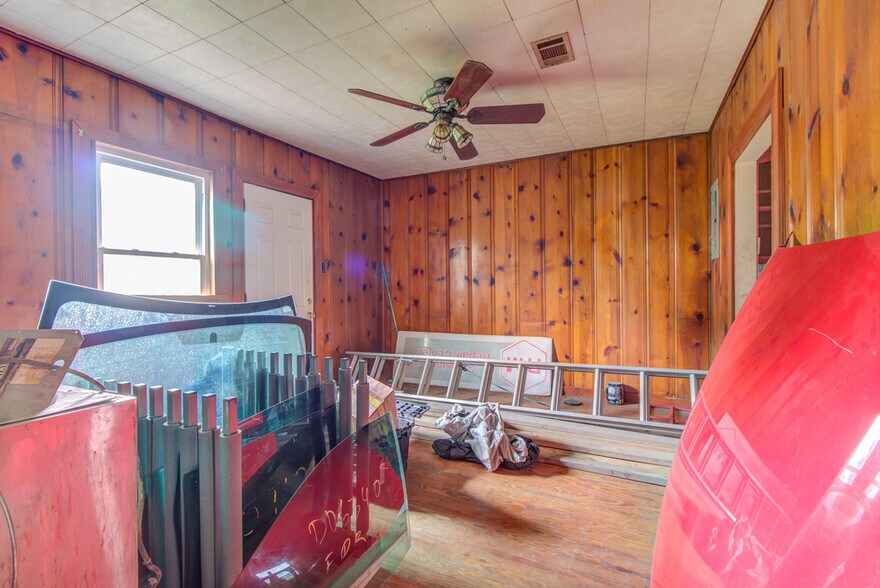 More Photos Of 1814 33rd Ave, Gulfport Auto Repair For Sale