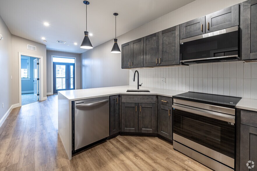 More Photos Of 920-924 Farmington Ave, West Hartford Apartments For Lease