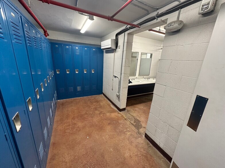More Photos Of 302 Parker Dr, Beaufort Manufacturing For Sale