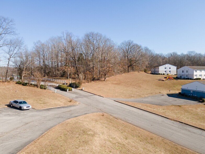 More Photos Of 1351 Avondale Dr, Clarksville Apartments For Sale