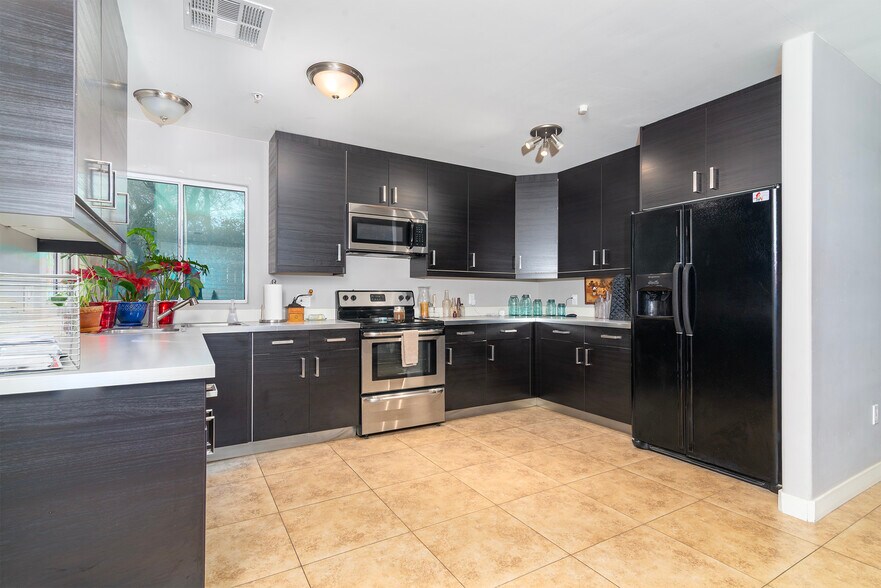 More Photos Of 822 E Montecito Ave, Phoenix Apartments For Sale