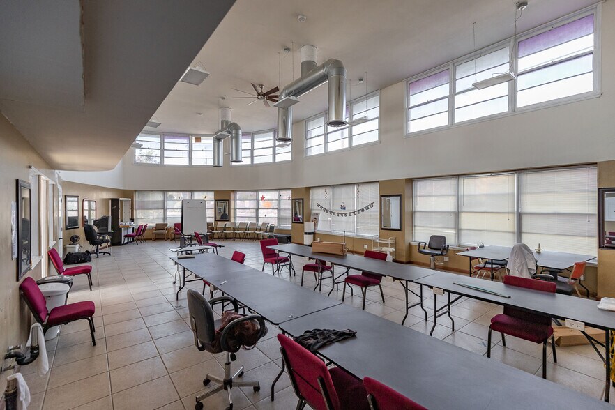 More Photos Of 5245 W San Fernando Rd, Los Angeles Showroom For Sale