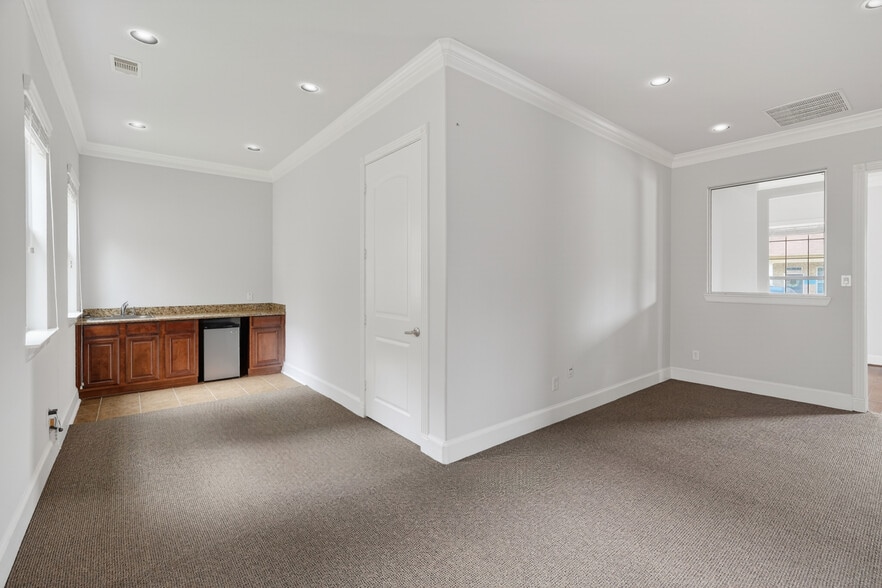 More Photos Of 25511 Budde Rd, The Woodlands Office For Sale