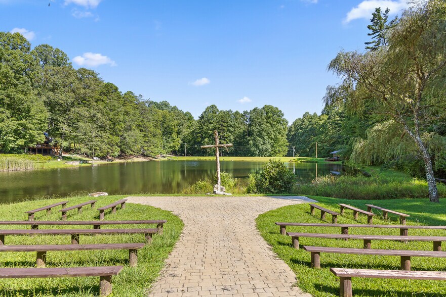 More Photos Of 340 Willow Creek Dr, Blue Ridge Hotel For Sale