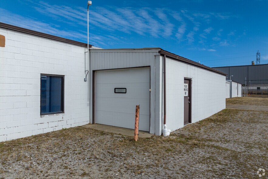 More Photos Of 1045 Eagon St, Barberton Manufacturing For Sale