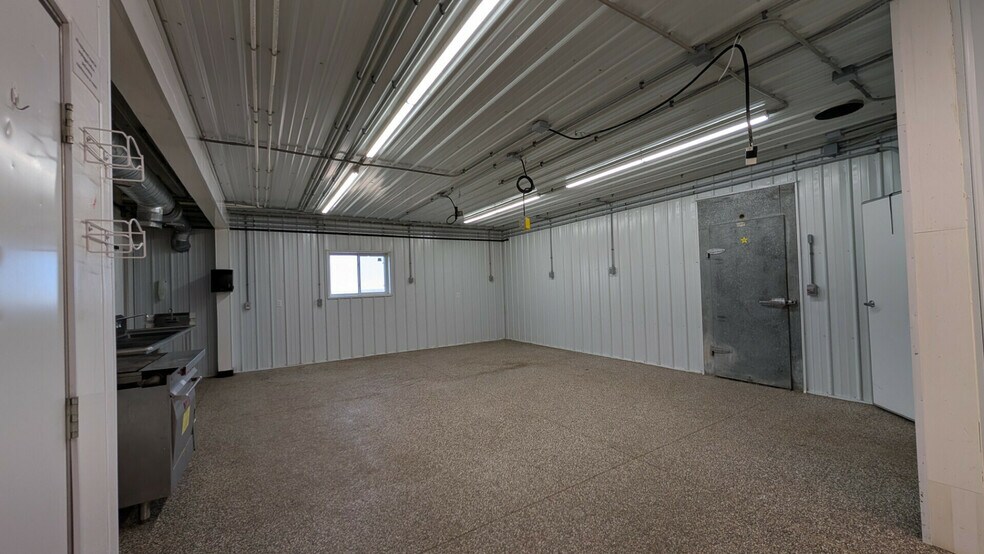 More Photos Of 1664 Ashley Ave, Larchwood Flex For Lease