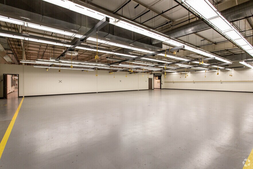 More Photos Of 5160-5168 Blazer Pky, Dublin Warehouse For Lease