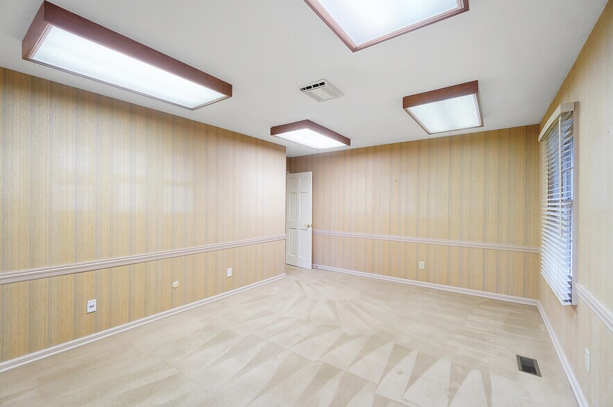 More Photos Of 1354 N Monroe Dr, Xenia Medical For Lease