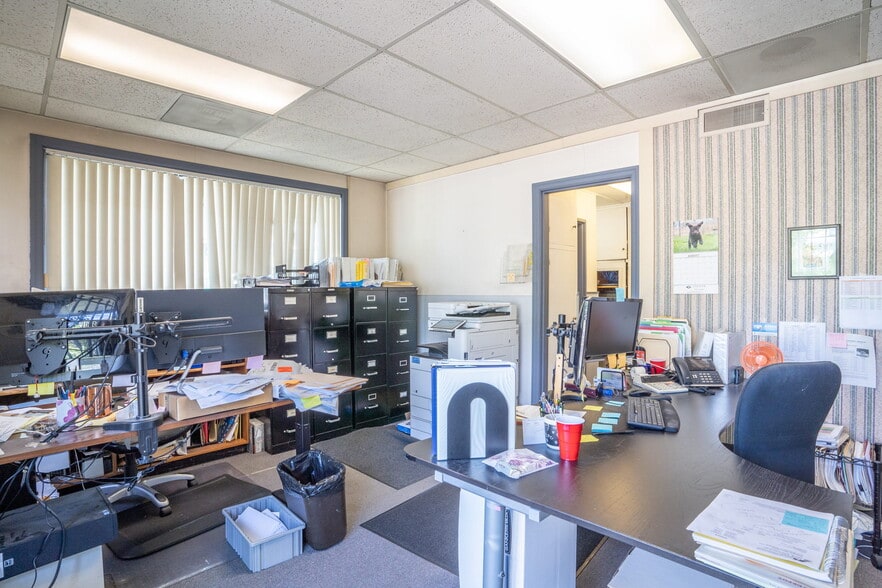 More Photos Of 2304 N Killingsworth St, Portland Warehouse For Sale
