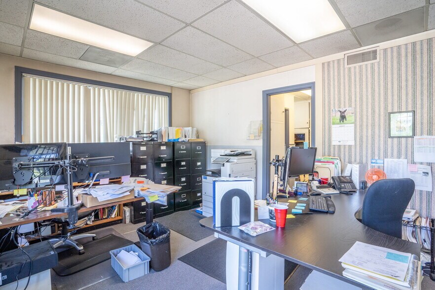 More Photos Of 2304 N Killingsworth St, Portland Warehouse For Sale