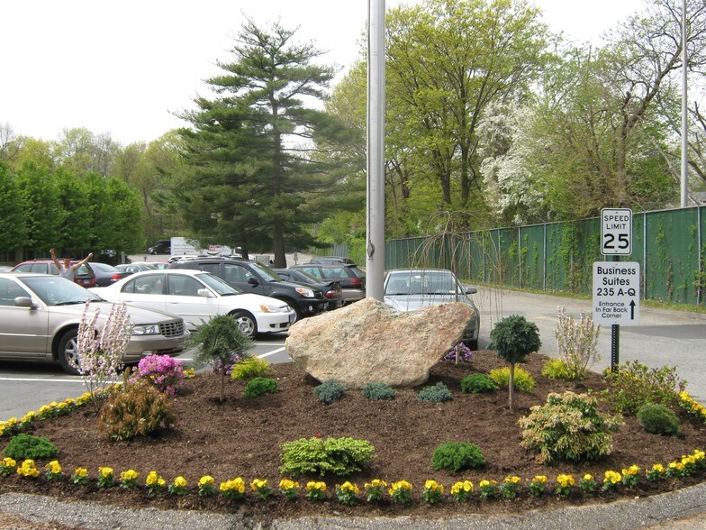 More Photos Of 76 Progress Dr, Stamford Research And Development For Lease