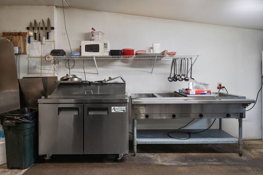 More Photos Of 552 Main St, Apalachin General Retail For Sale