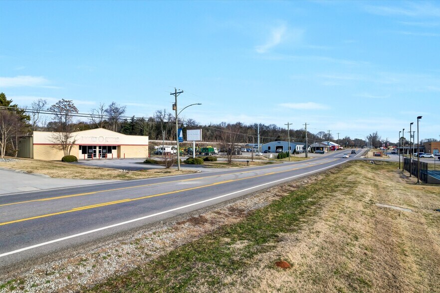 More Photos Of 1046 Mulberry St, Loudon Freestanding For Lease