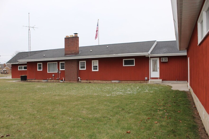 More Photos Of 1009 Jefferson St, Algoma General Retail For Sale