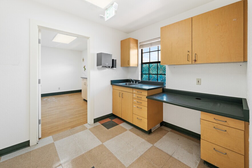 More Photos Of 5295 Sun Valley Boulevard, Sun Valley Medical For Lease