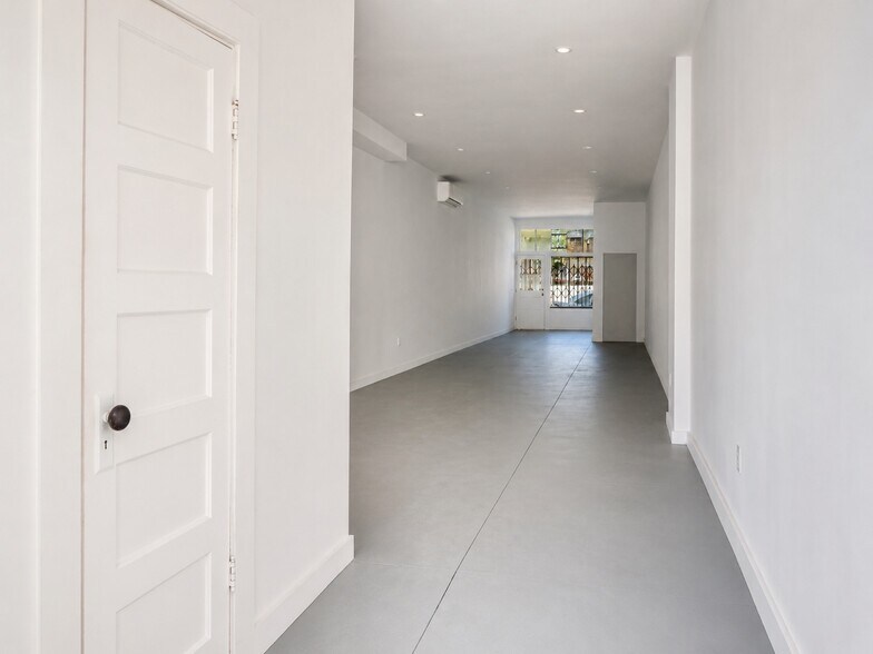 More Photos Of 14426 Friar St, Van Nuys Storefront For Sale