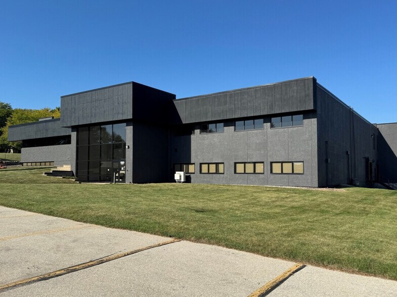 Primary Photo Of 2985 S Ridge Rd, Green Bay Medical For Lease