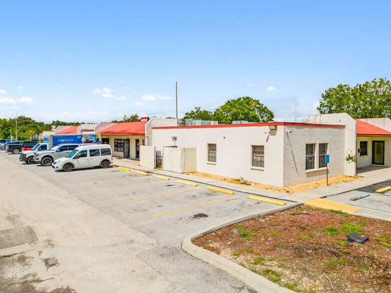 More Photos Of 102 Flagship Dr, Lutz Storefront Retail Office For Lease