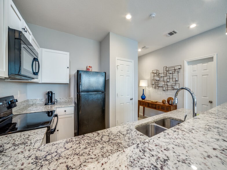 More Photos Of 6934 Crestway Rd, San Antonio Apartments For Sale