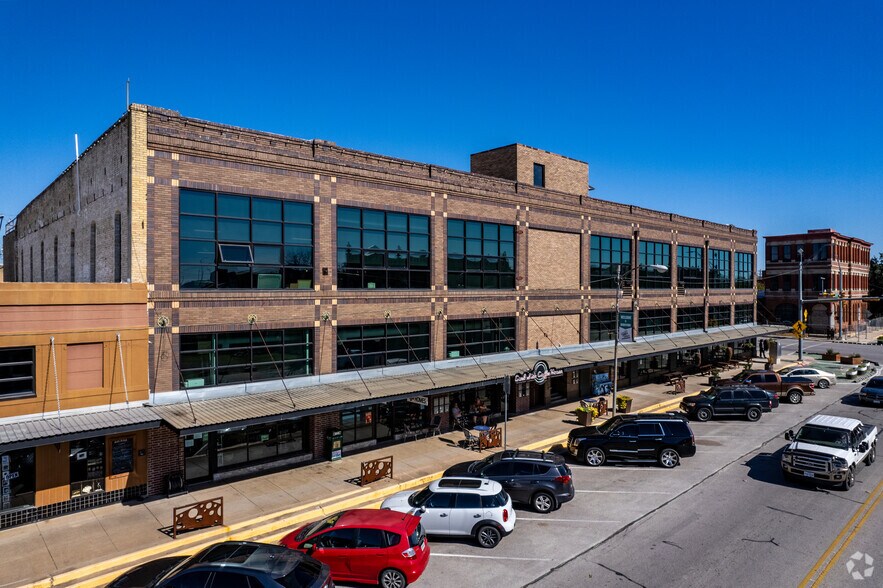 More Photos Of 201 N Main St, Taylor Storefront Retail Office For Sale