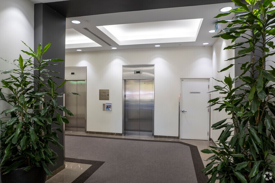 More Photos Of 2000 Argentia Rd, Mississauga Unknown For Lease