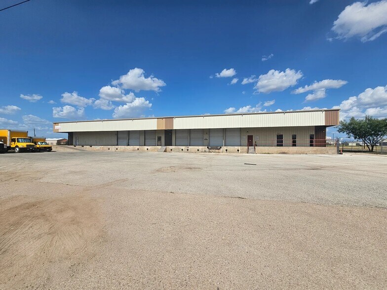 More Photos Of 4621 Maple St, Abilene Warehouse For Sale