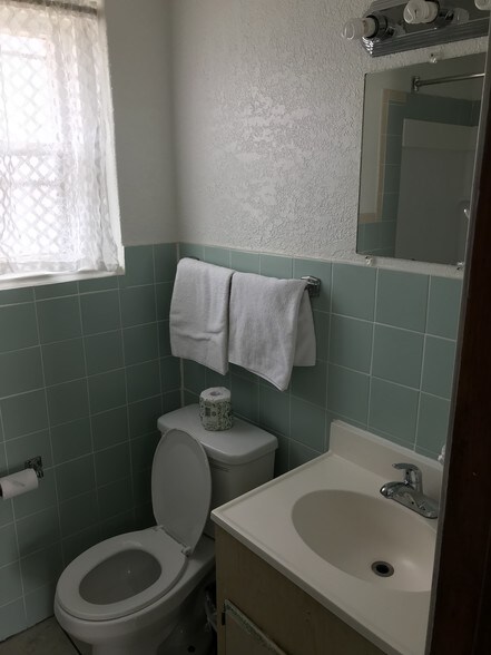 More Photos Of 406 E Route 66 Blvd, Tucumcari Hotel For Sale