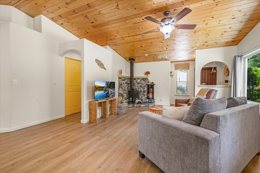 More Photos Of 29673 Rock Creek Dr, Three Rivers Specialty For Sale