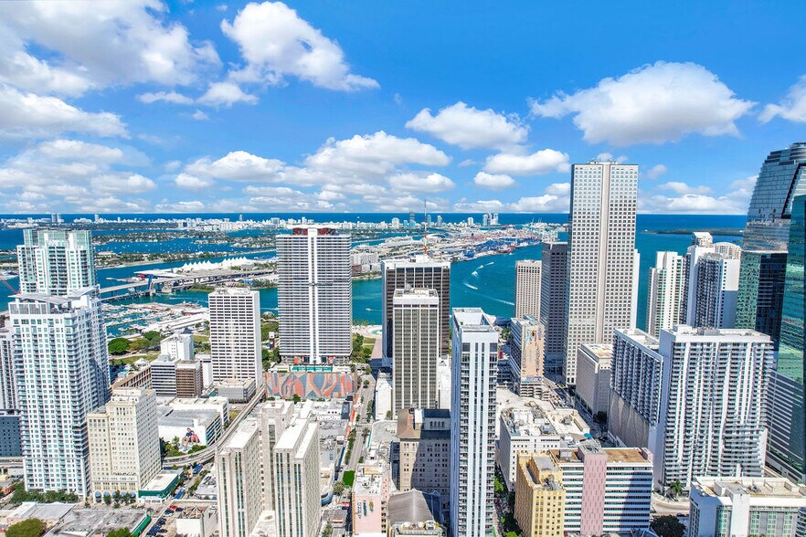 More Photos Of 1 SE 3rd Ave, Miami Office For Lease