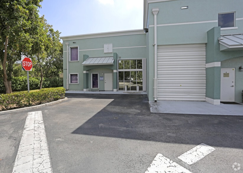 More Photos Of 13100 Sw 134th St, Miami Light Distribution For Sale