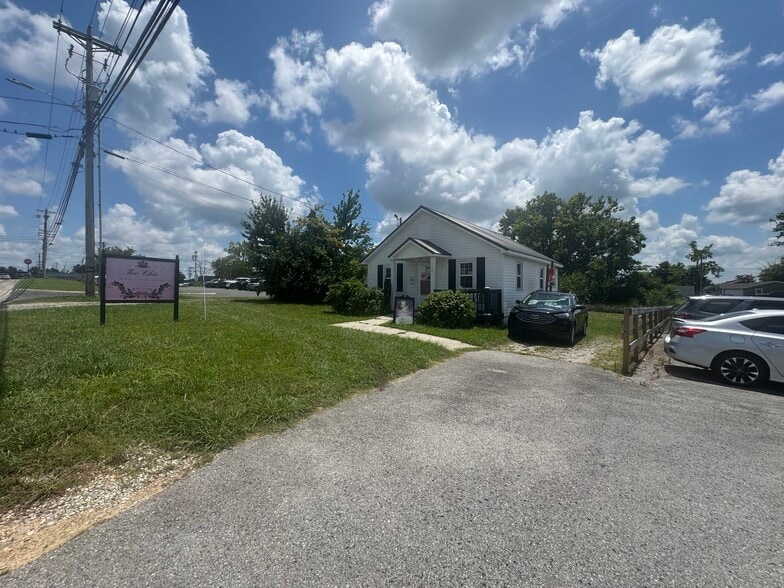 More Photos Of 220 W 3rd St, Cookeville Loft Creative Space For Sale