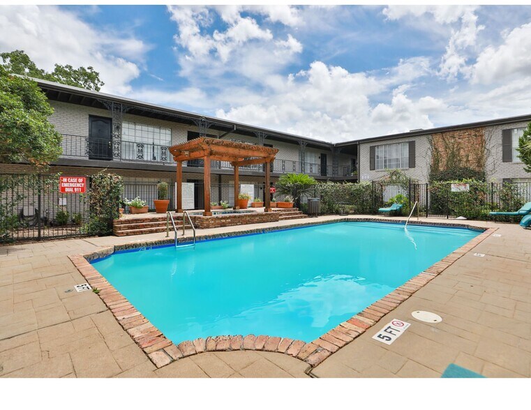 More Photos Of 3015 Greenridge Dr, Houston Apartments For Sale