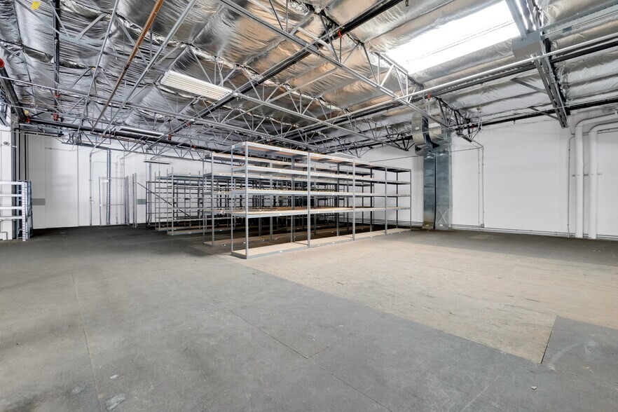 More Photos Of 4200 Pioneer Ave, Las Vegas Warehouse For Sale