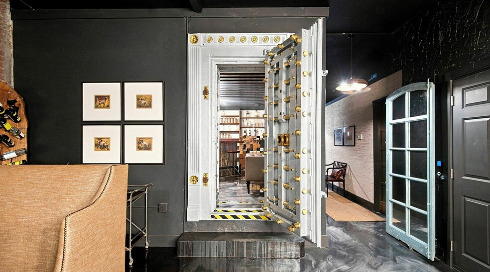 More Photos Of 304 S Gay St, Knoxville Office Residential For Sale
