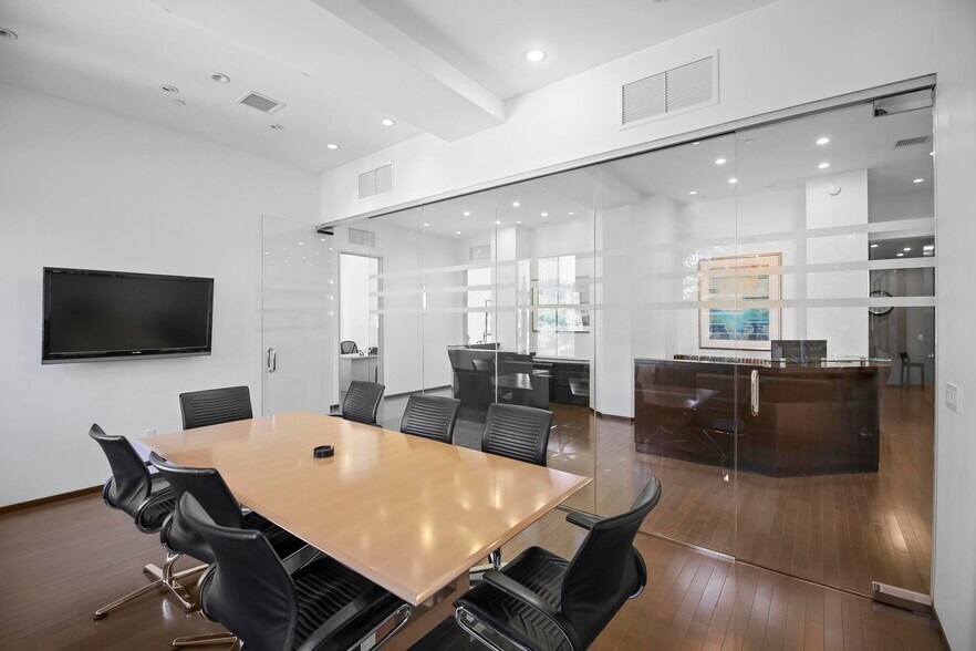 More Photos Of 1645 Vine St, Hollywood Loft Creative Space For Sale