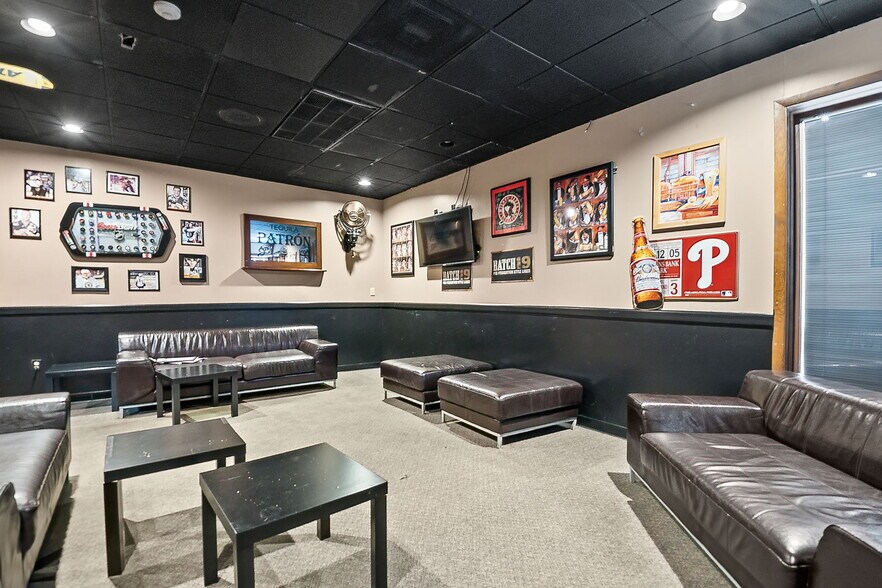 More Photos Of 380 Coal St, Wilkes Barre Freestanding For Lease