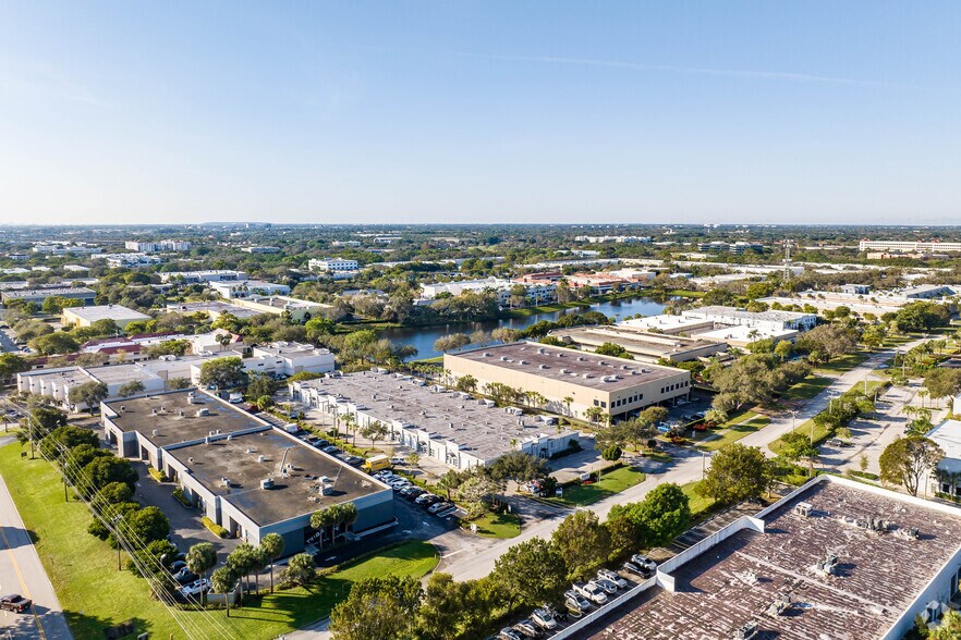More Photos Of 1020 Holland Dr, Boca Raton Warehouse For Lease