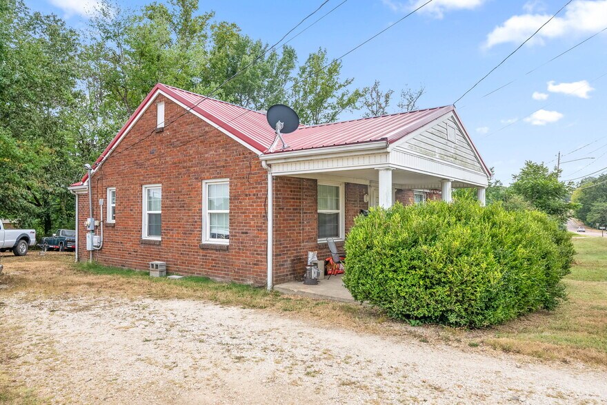 More Photos Of 1213 E Wood St, Paris Apartments For Sale