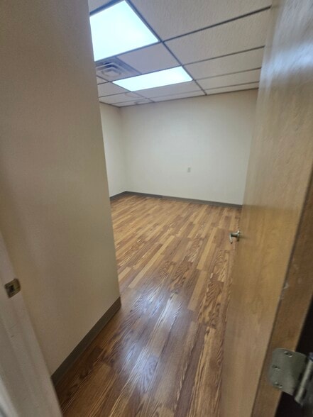 More Photos Of 3610-3616 Saturn Rd, Garland Office For Lease