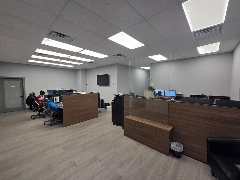 More Photos Of 6825 SW 21st Ct, Davie Warehouse For Lease