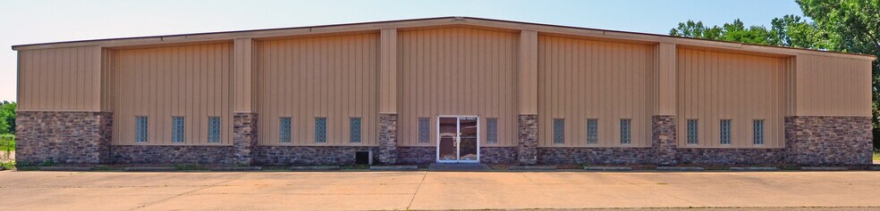 More Photos Of 3618-3642 Apache St, Uniontown Warehouse For Lease