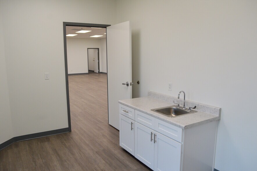 More Photos Of 4521-4533 Old Lamar Ave, Memphis Warehouse For Lease