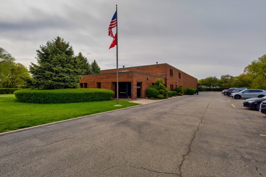 More Photos Of 1525 Holmes Rd, Elgin Industrial For Sale